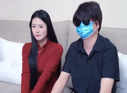 Một người đưa thuốc kích dục trộn vào nước cho em đồng nghiệp uống