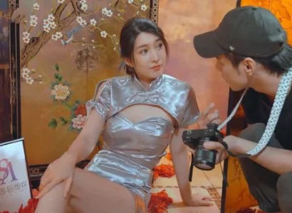 Anh chàng thợ chụp kéo người mẫu vào phòng thay đồ và chịch tới bến
